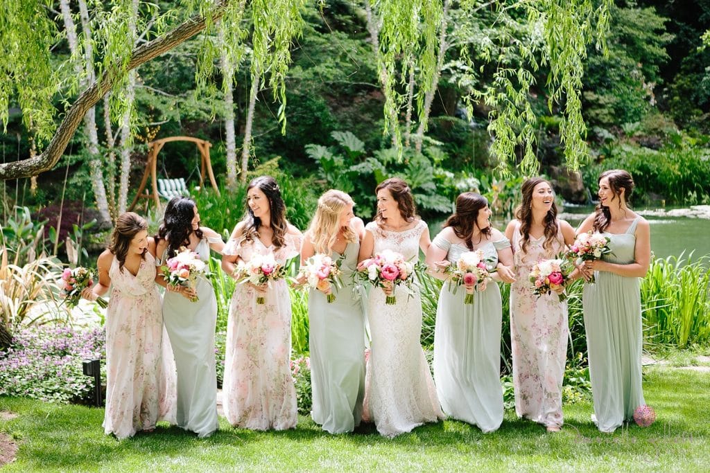 Nestldown Wedding, Bride with Bridesmaids