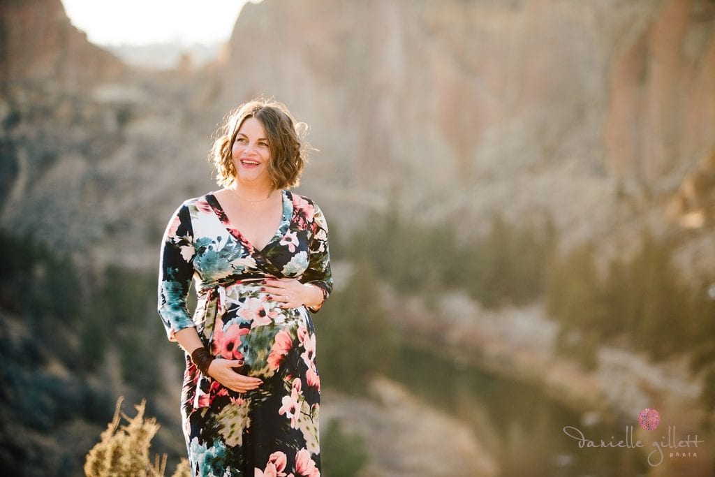 Central Oregon Family Photography at Smith Rock. Smith Rock Family mini sessions. Maternity pictures at smith rock