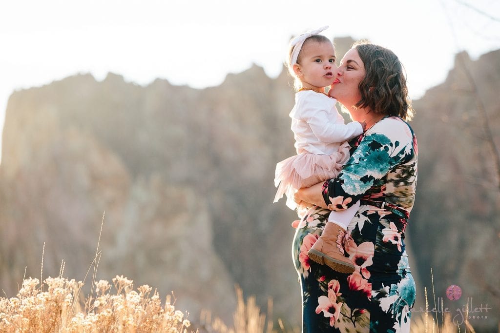 Central Oregon Family Photography at Smith Rock. Smith Rock Family mini sessions. Mom and baby at smith rock